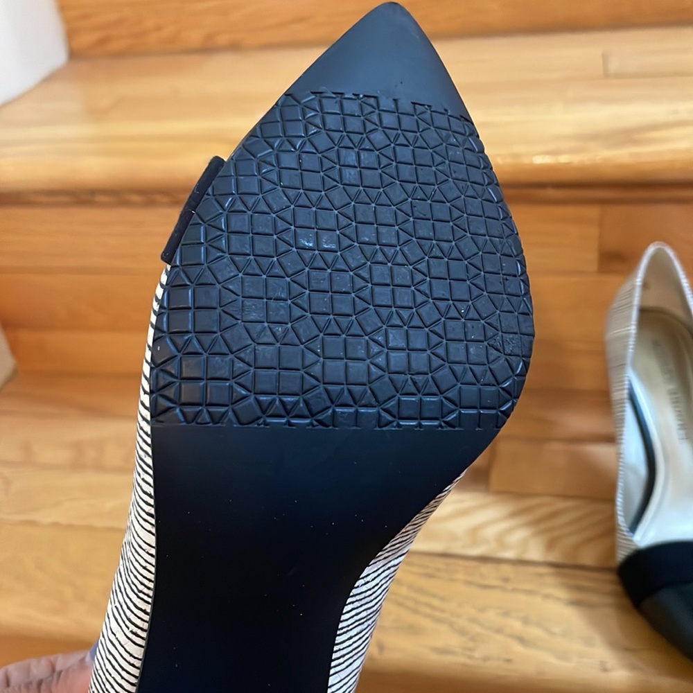 Audrey Brooke Beautiful Black & White Pumps Size 7M - Picture 7 of 8